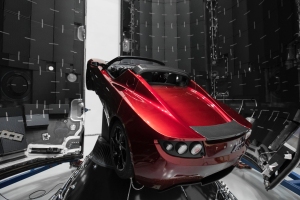 Elon Musks Tesla Roadster in der Ladebucht der Falcon Heavy